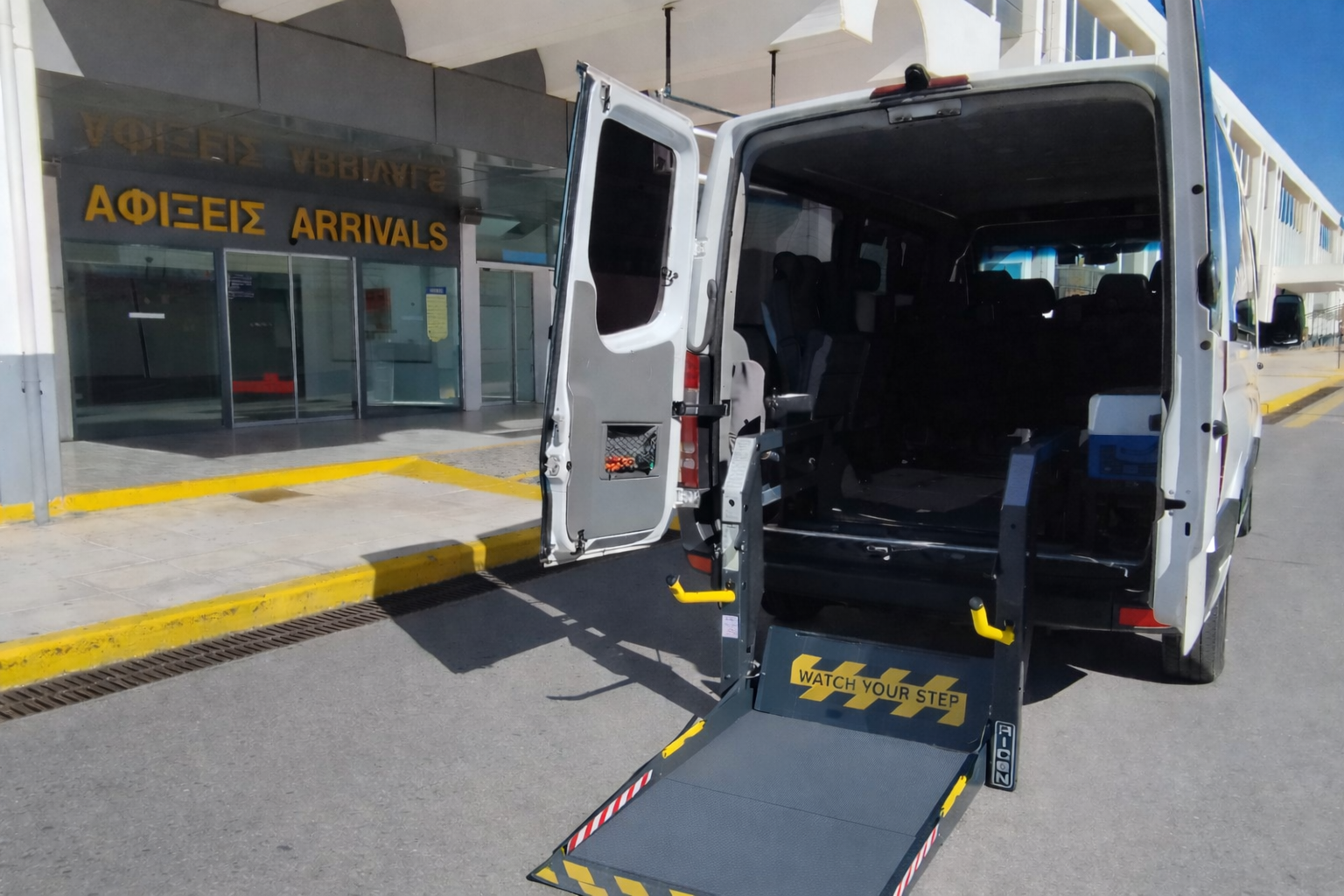 Προσβάσιμο ταξί στις αφίξεις του Αεροδρομίου Ηρακλείου
